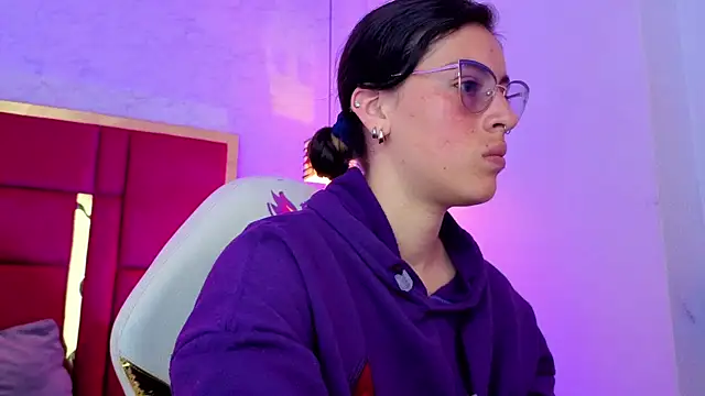 Snapshot of moon_winy chatting on June 10, 12:37 pm moon winy online show from June 10, 12:37 pm