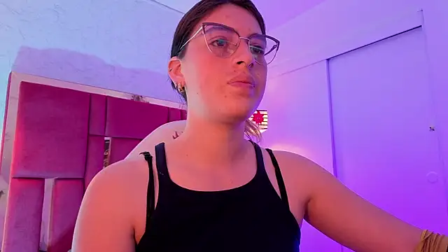 Snapshot of moon_winy chatting on June 29, 12:05 pm moon winy online show from June 29, 12:05 pm