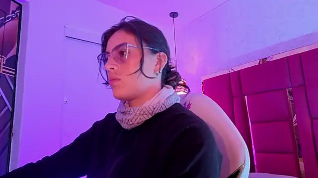 Snapshot of moon_winy chatting on July 5, 11:50 am moon winy online show from July 5, 11:50 am
