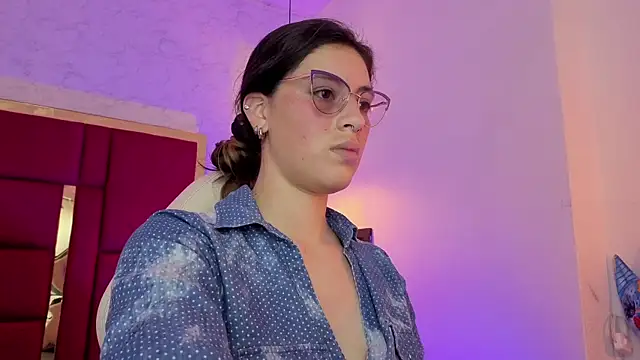 Snapshot of moon_winy chatting on July 27, 11:39 am moon winy online show from July 27, 11:39 am
