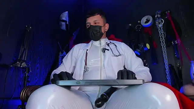 Snapshot of Master_Connor_BDSM chatting on June 8, 9:59 pm Master Connor BDSM online show from June 8, 9:59 pm