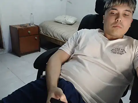 Snapshot of CuteAlexBoy chatting on May 15, 11:45 pm CuteAlexBoy online show from May 15, 11:45 pm