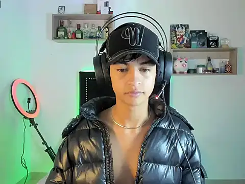 Snapshot of Alejo_Desire chatting on November 8, 12:55 am Alejo Desire online show from November 8, 12:55 am