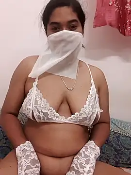 hornybitch690 online show from April 19, 7:16 pm