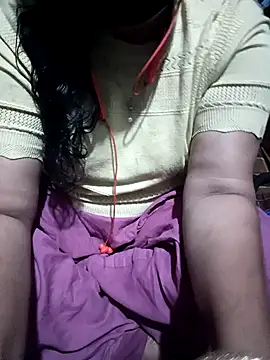 Snapshot of Priyanka-Khan chatting on May 10, 5:07 pm Priyanka-Khan online show from May 10, 5:07 pm