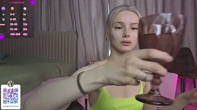 Snapshot of Sunshine_agata chatting on July 18, 5:00 am Sunshine agata online show from July 18, 5:00 am