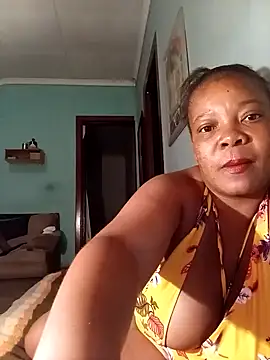 Snapshot of boobsqueenxo chatting on February 5, 6:01 pm boobsqueenxo online show from February 5, 6:01 pm