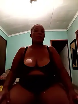 Snapshot of boobsqueenxo chatting on February 19, 9:11 pm boobsqueenxo online show from February 19, 9:11 pm
