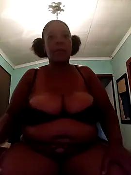 Snapshot of boobsqueenxo chatting on March 4, 2:56 pm boobsqueenxo online show from March 4, 2:56 pm