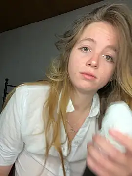 Snapshot of Rhyumii chatting on July 27, 8:38 pm Rhyumii online show from July 27, 8:38 pm