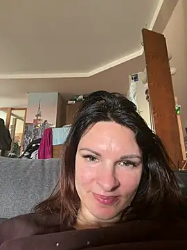 kinkysarahx online show from April 15, 9:16 am