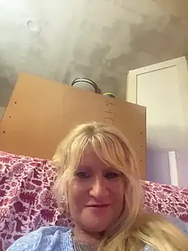 Snapshot of Bornbutiful chatting on March 15, 1:00 am Bornbutiful online show from March 15, 1:00 am