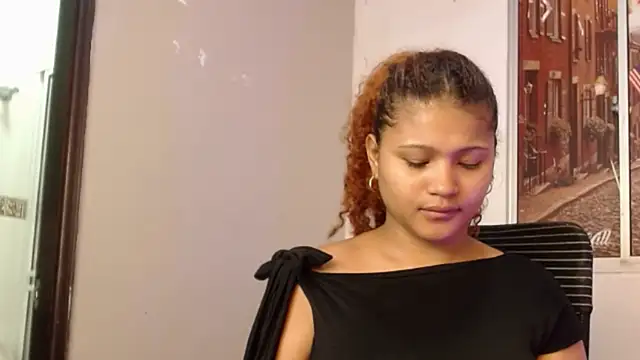 Snapshot of miel_alisha chatting on June 4, 12:00 pm miel alisha online show from June 4, 12:00 pm