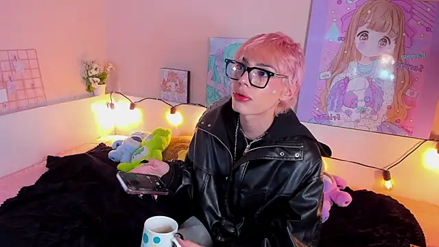 Strawberry Kitty  online show from October 25, 3:58 am