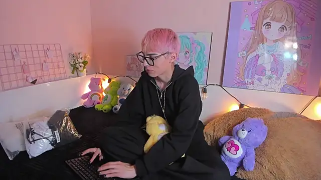 Strawberry Kitty  online show from November 6, 10:43 pm