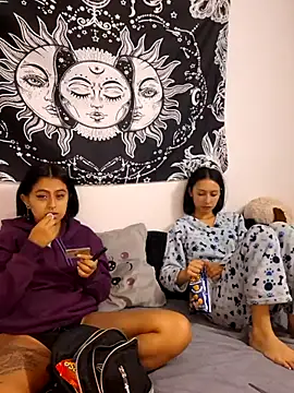 emily n abby online show from July 8, 1:26 pm