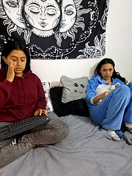 emily n abby online show from July 13, 1:47 pm