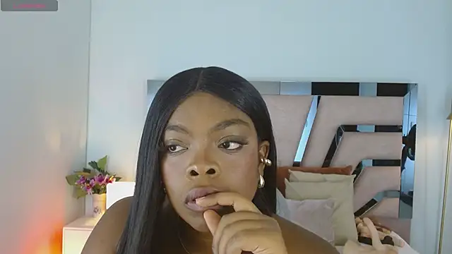 Maiacharris  online show from December 17, 7:31 pm