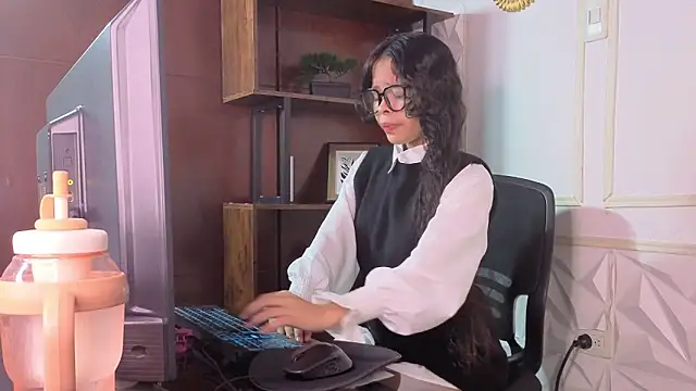 sharon ivanna12 online show from May 7, 7:30 pm