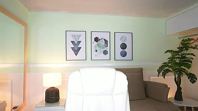 EmilyTurneer online show from February 12, 7:09 pm