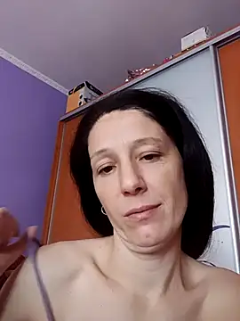 Snapshot of Emeli32-22 chatting on November 5, 8:03 am Emeli32-22 online show from November 5, 8:03 am