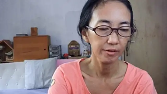 Snapshot of princessD077 chatting on April 22, 5:10 am princessD077 online show from April 22, 5:10 am