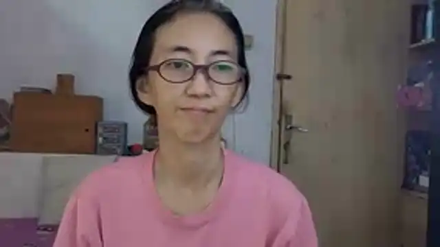 Snapshot of princessD077 chatting on April 27, 3:37 am princessD077 online show from April 27, 3:37 am