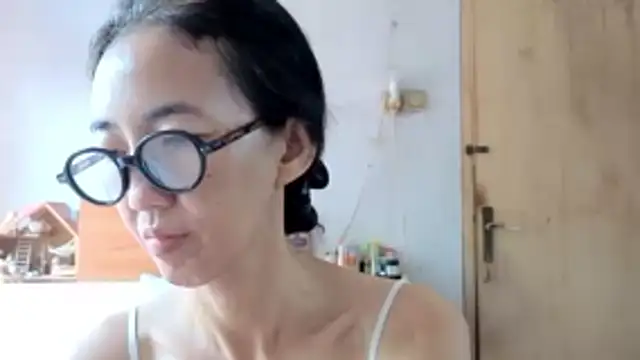 Snapshot of princessD077 chatting on May 18, 2:51 am princessD077 online show from May 18, 2:51 am