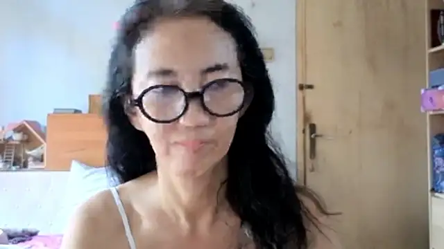Snapshot of princessD077 chatting on May 25, 7:14 am princessD077 online show from May 25, 7:14 am