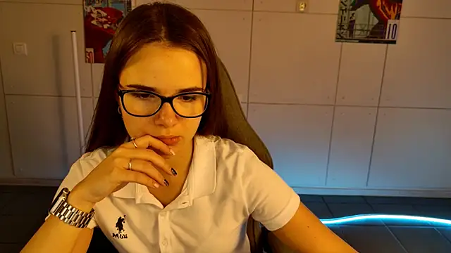 May Bloom online show from October 20, 9:10 am