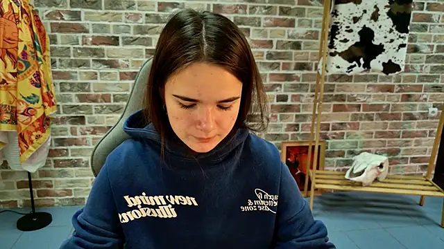 May Bloom online show from October 25, 5:15 am