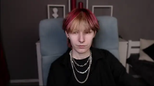 guitarandangell online show from April 5, 7:33 pm