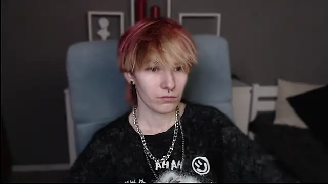 guitarandangell online show from April 18, 7:45 am