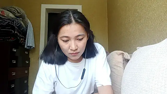 LinneaHyles online show from October 31, 5:30 am