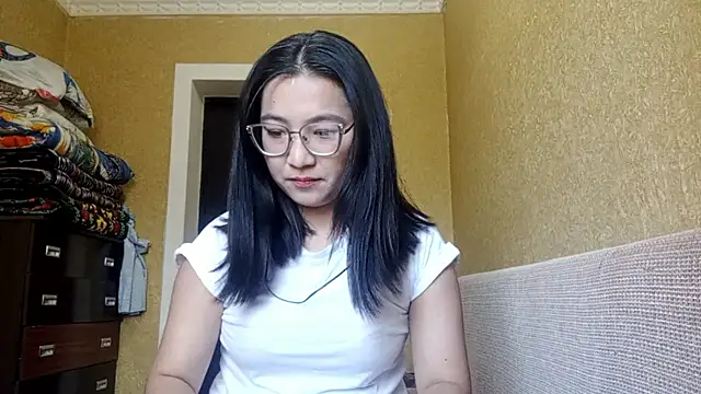 LinneaHyles online show from November 6, 4:02 am