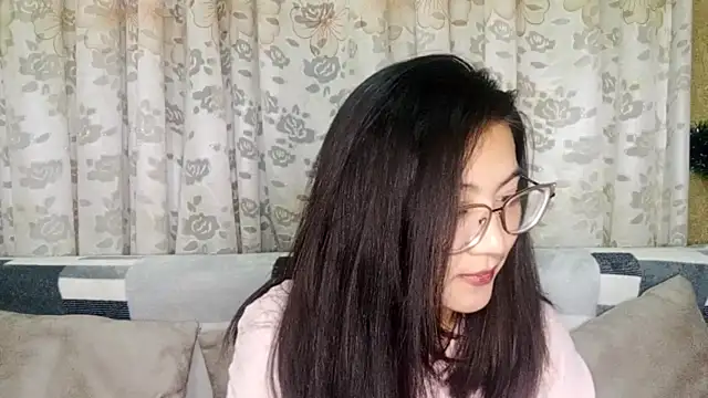 LinneaHyles online show from December 22, 3:42 pm