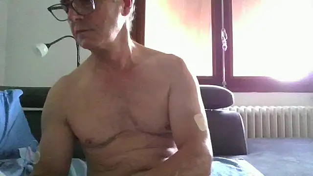 Snapshot of Sexyfab65 chatting on June 20, 3:26 pm Sexyfab65 online show from June 20, 3:26 pm