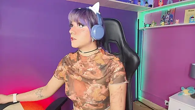 Snapshot of LuanEter chatting on February 2, 3:00 pm LuanEter online show from February 2, 3:00 pm