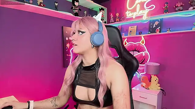 Snapshot of LuanEter chatting on February 26, 1:21 pm LuanEter online show from February 26, 1:21 pm