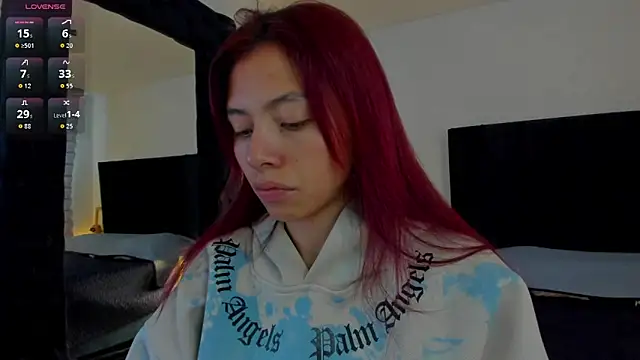 Snapshot of melanie_roux__ chatting on March 18, 12:19 pm melanie roux online show from March 18, 12:19 pm