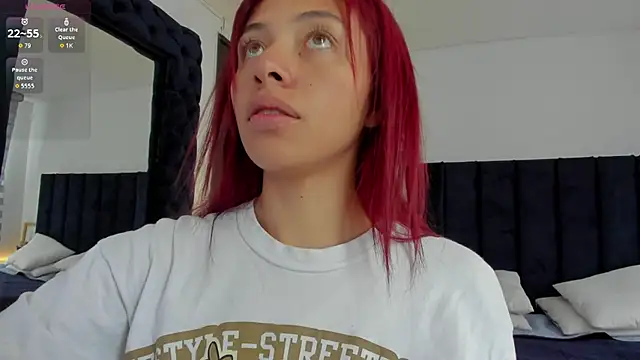 Snapshot of melanie_roux__ chatting on March 19, 12:20 pm melanie roux online show from March 19, 12:20 pm
