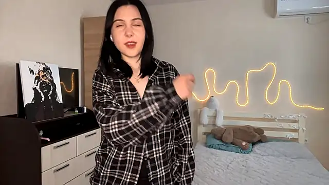 MyraLitterers online show from March 28, 1:54 pm