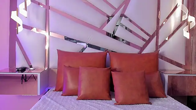 Catalina-Thompson online show from March 31, 11:54 am