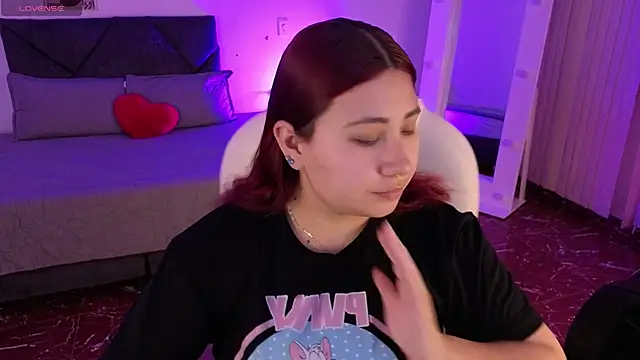 littlee red online show from February 13, 7:21 pm