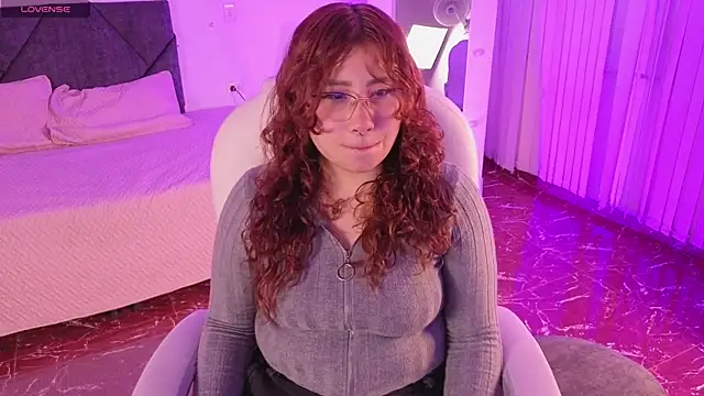 littlee red online show from April 12, 8:47 pm