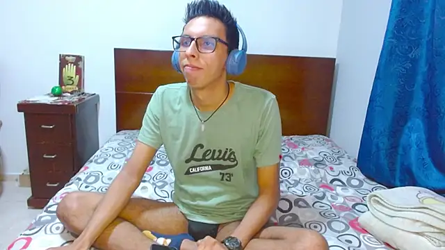 DavTwink3100 online show from December 19, 1:56 am