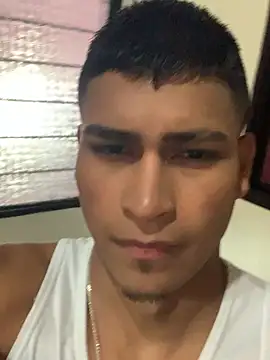 Snapshot of Emiliano_Reyes chatting on April 23, 4:46 am Emiliano Reyes online show from April 23, 4:46 am