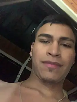 Snapshot of Emiliano_Reyes chatting on April 25, 8:17 am Emiliano Reyes online show from April 25, 8:17 am