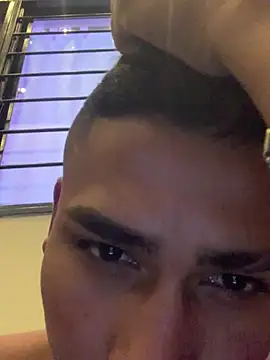 Snapshot of Emiliano_Reyes chatting on May 5, 5:59 am Emiliano Reyes online show from May 5, 5:59 am