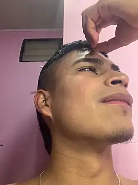 Snapshot of Emiliano_Reyes chatting on May 9, 2:06 am Emiliano Reyes online show from May 9, 2:06 am